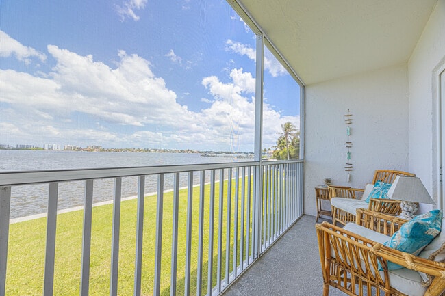 property at 1516 S Lakeside Dr