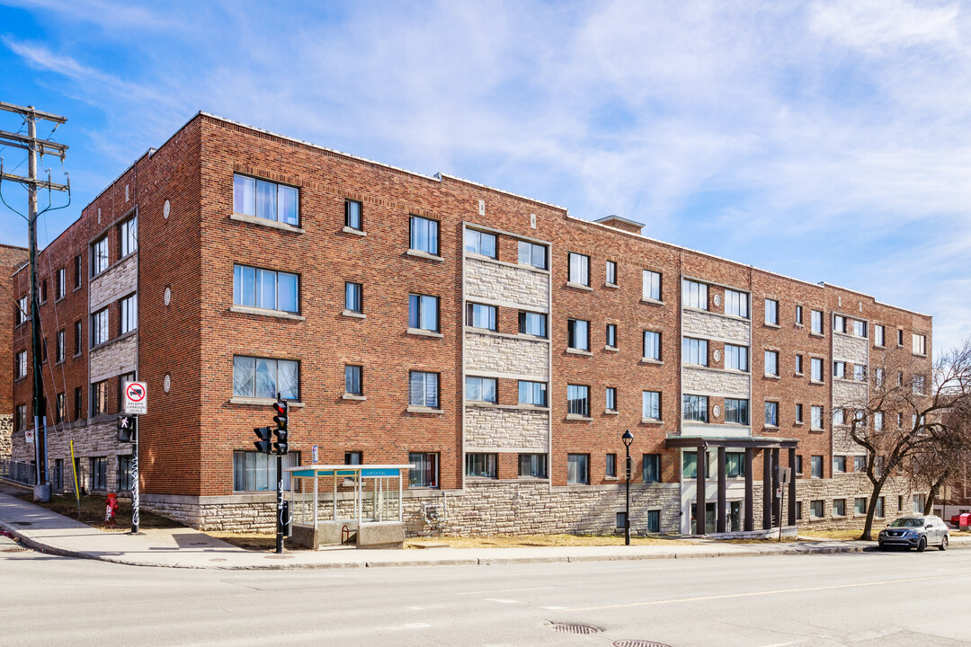 4660 Queen-Mary Ch in Montréal, QC - Building Photo