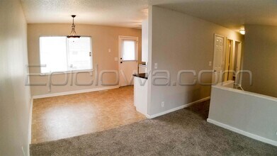 6708 Idlebrook Ln NE in Cedar Rapids, IA - Building Photo - Building Photo