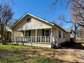 520 W Wallace St in Shawnee, OK - Building Photo