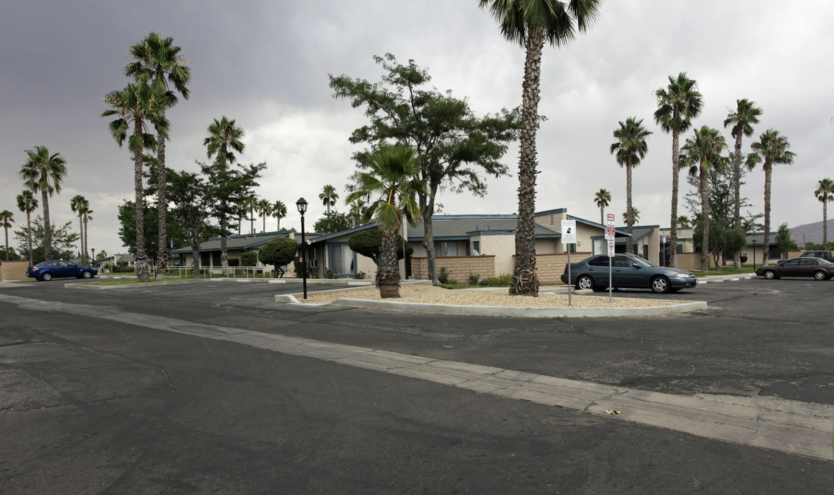 Hesperia Gardens in Hesperia, CA - Foto de edificio