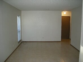 716 Swan Lake Rd in Edmond, OK - Foto de edificio - Building Photo