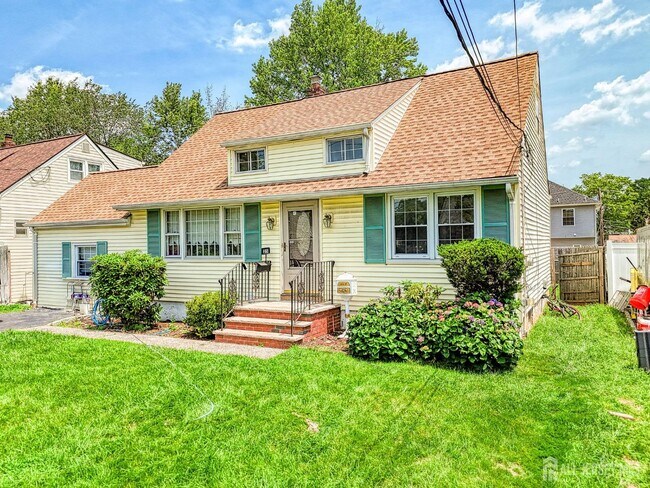 25 Adams St in Iselin, NJ - Building Photo - Building Photo