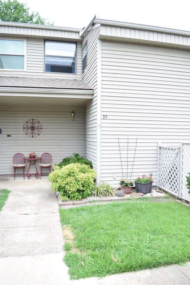 property at 135 Hillview Dr