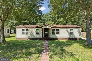 21535 Forest Run Dr in Lexington Park, MD - Building Photo