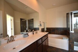 430 Old Fitzhugh Rd in Dripping Springs, TX - Building Photo - Building Photo