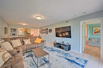 320 Horse Creek Dr in Naples, FL - Building Photo - Building Photo