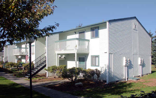 Lake Village East Apartments in Everett, WA - Building Photo