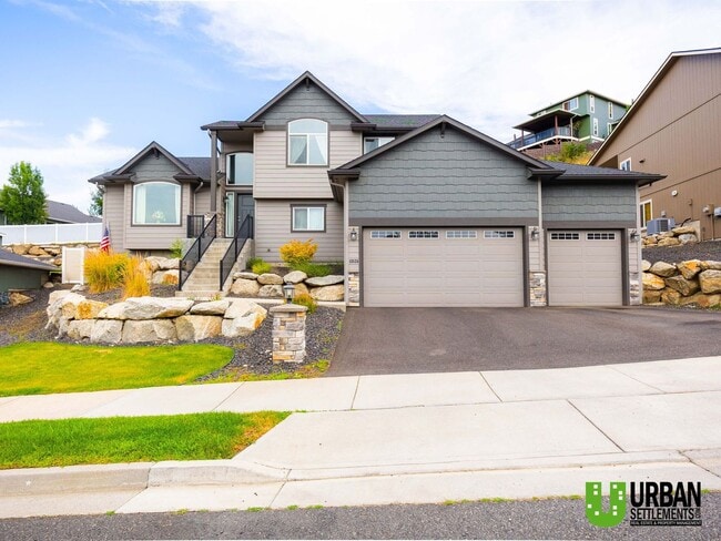 property at 13524 N Mayfair Ln