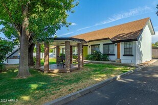 2215 W Augusta Ave in Phoenix, AZ - Building Photo