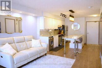 19 Singer Ct in Toronto, ON - Building Photo - Building Photo