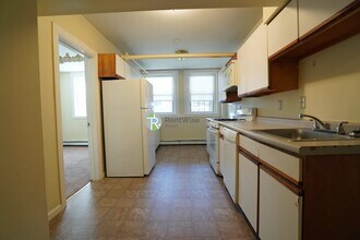 230 Fuller St, Unit A in Boston, MA - Building Photo - Building Photo