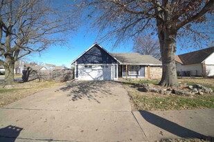 1312 W South Park St in Broken Arrow, OK - Building Photo