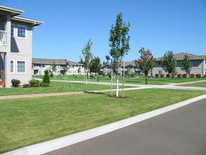 The Meadows at Hope Village in Canby, OR - Foto de edificio - Building Photo