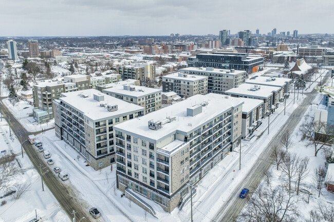 275 Larch St in Waterloo, ON - Building Photo - Building Photo