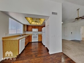 6842 W State Ave in Glendale, AZ - Foto de edificio - Building Photo