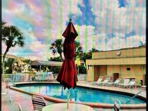 8225 Sunrise Lakes Blvd in Sunrise, FL - Building Photo - Building Photo