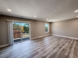 45 Crystal Springs Rd in Linn Creek, MO - Building Photo