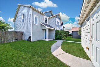 10889 South Lake Mist Lane in Willis, TX - Building Photo - Building Photo