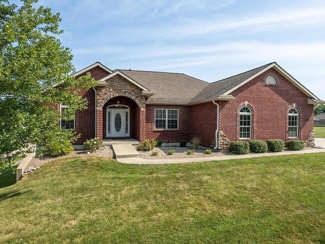 property at 1821 Tremont Ct