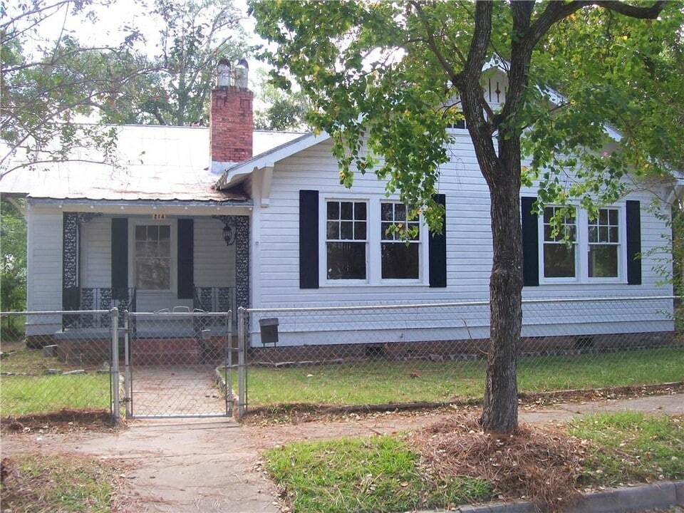 214 3rd St in Chickasaw, AL - Building Photo