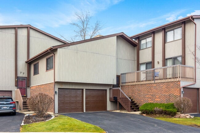 73 Century Dr in Roselle, IL - Building Photo - Building Photo