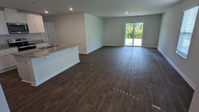 385 Coconut Dr in Bloomingdale, GA - Building Photo - Building Photo