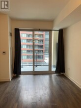 100-100 Eagle Rock Way in Vaughan, ON - Building Photo - Building Photo