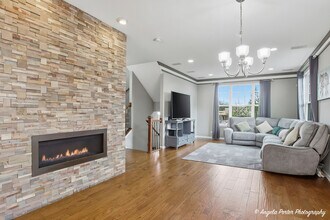 101 Lexington Ln in Rolling Meadows, IL - Building Photo - Building Photo