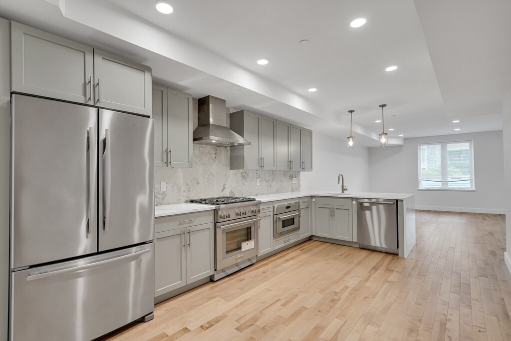 50 Hichborn St in Boston, MA - Building Photo
