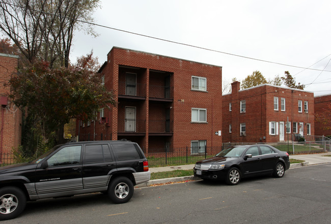 4936 Nash St NE in Washington, DC - Foto de edificio - Building Photo