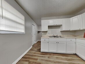 2318 Burpee Dr W in Jacksonville, FL - Building Photo - Building Photo