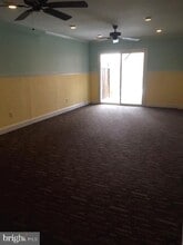 14886 Lambeth Square in Centreville, VA - Foto de edificio - Building Photo