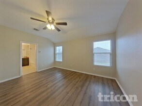 752 Rutherford Dr in Crowley, TX - Foto de edificio - Building Photo