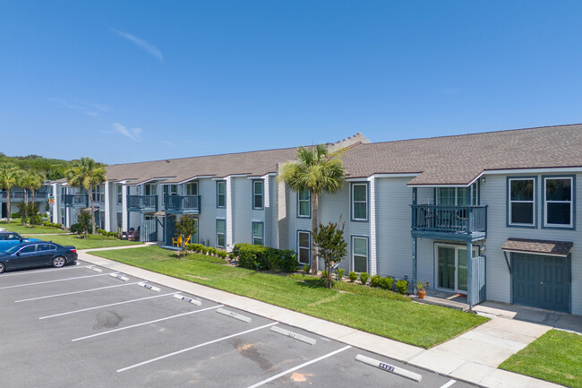 Fernandia Shores in Fernandina Beach, FL - Foto de edificio - Building Photo