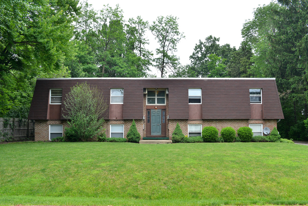 833 Garden Ave in Cuyahoga Falls, OH - Building Photo