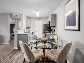 Sawmill Crossing in Columbus, OH - Building Photo - Building Photo