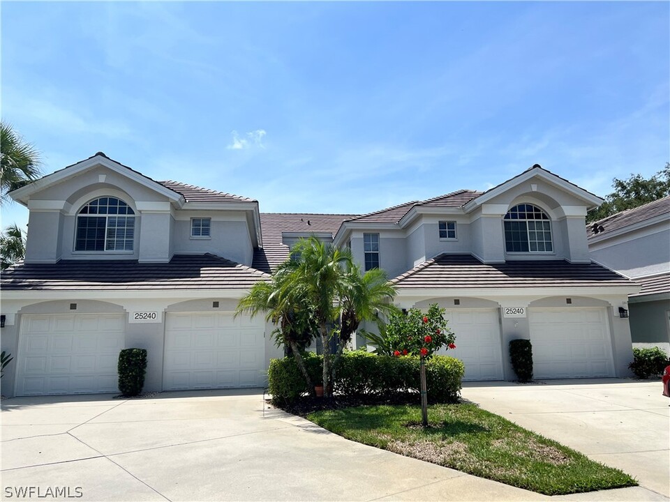 25240 Pelican Creek Cir in Bonita Springs, FL - Building Photo