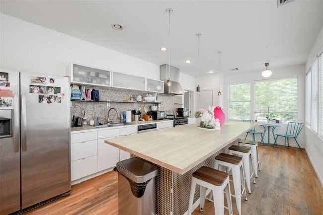 708 E 45th St, Unit 1 in Austin, TX - Foto de edificio - Building Photo