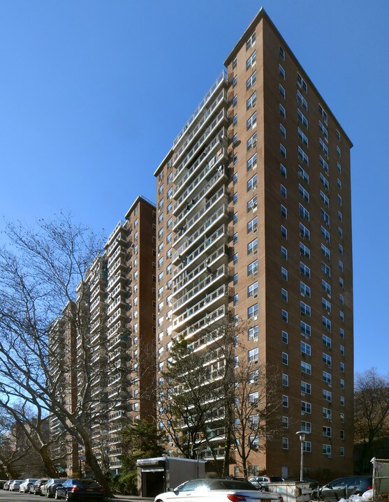 Nathan Hale Gardens in Bronx, NY - Foto de edificio