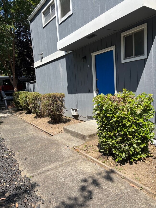 2035 Mount Olive Dr in Santa Rosa, CA - Building Photo - Building Photo