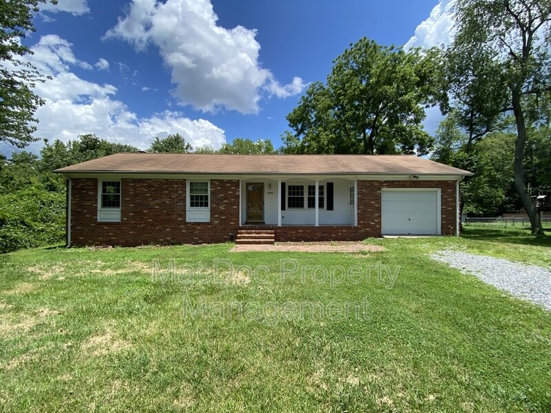 12017 N Dickinson Dr in Fredericksburg, VA - Building Photo