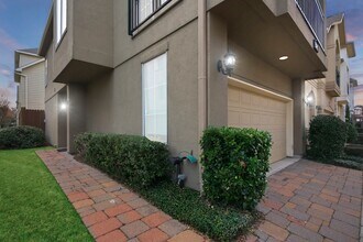 1303 Sherwood Point Ln in Houston, TX - Building Photo - Building Photo