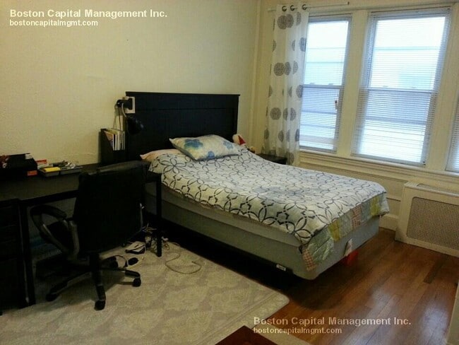 2001 Commonwealth Ave, Unit 12 in Boston, MA - Foto de edificio - Building Photo