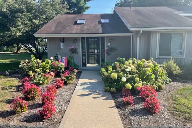 110 Jobs Hill Rd in Ellington, CT - Building Photo - Building Photo