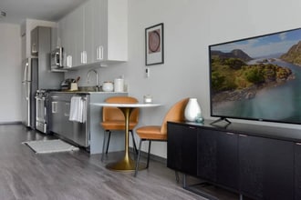 2360 N California Ave in Chicago, IL - Foto de edificio - Building Photo