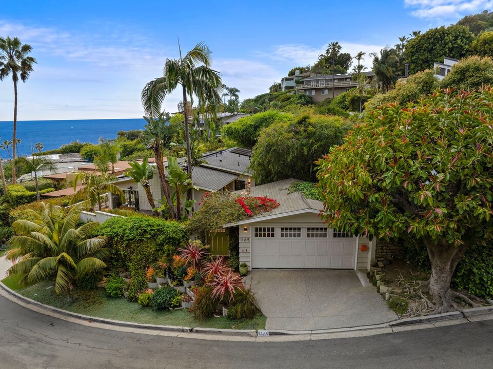 1165 Skyline Dr in Laguna Beach, CA - Building Photo
