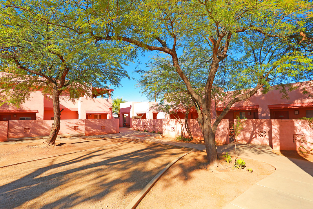 Sahuaro Apartments in Tucson, AZ - Building Photo