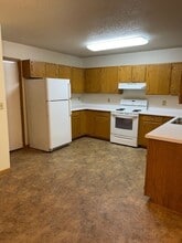3413 Oak Knoll Dr, Unit #1 in Eau Claire, WI - Foto de edificio - Building Photo