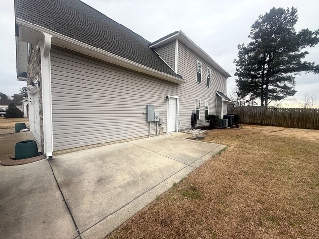 378 Bristle Oaks Dr in Raeford, NC - Building Photo - Building Photo